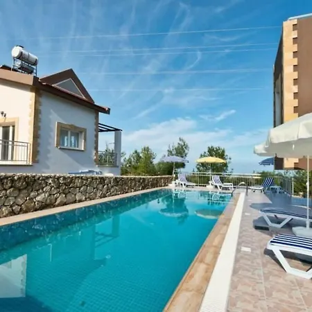 House With Shared Pool And Terrace 9 Min To Кирения
