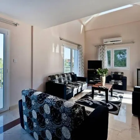 House With Shared Pool And Terrace 9 Min To Вилла