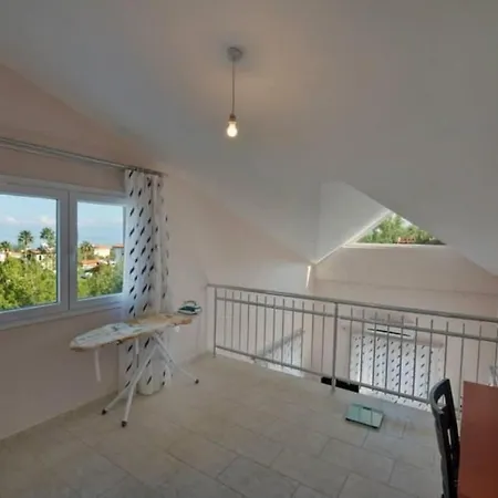 House With Shared Pool And Terrace 9 Min To Villa