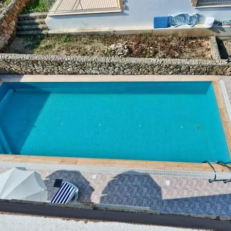 House With Shared Pool And Terrace 9 Min To וילה קיירניה