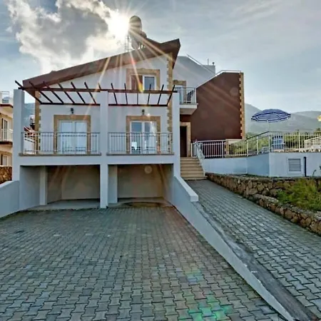 House With Shared Pool And Terrace 9 Min To Villa
